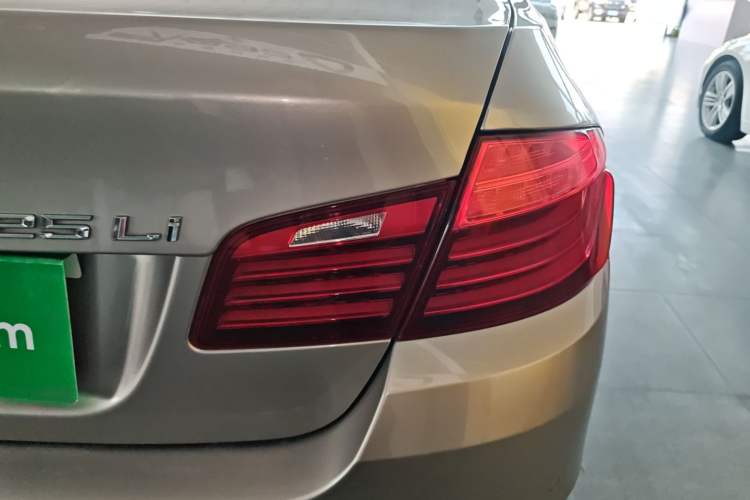 Used BMW 5 Series 2014 525Li Leading Model Exterior 3