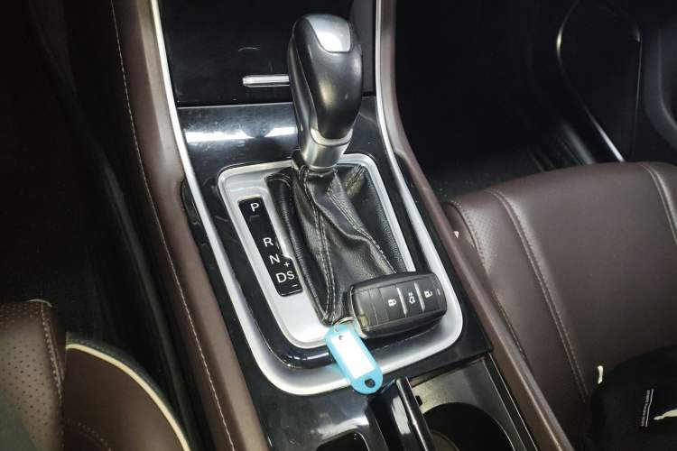 Used CHANGAN Raeton CC 2018 1.5T Automatic Haoya Model Guangmang Edition China V Standard
