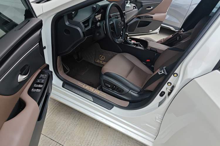 Used Lexus ES 2023 200 Excellence Edition