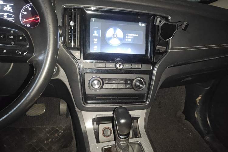 Used Roewe RX5 2016 20T Two-Wheel Drive Automatic Flagship Edition
