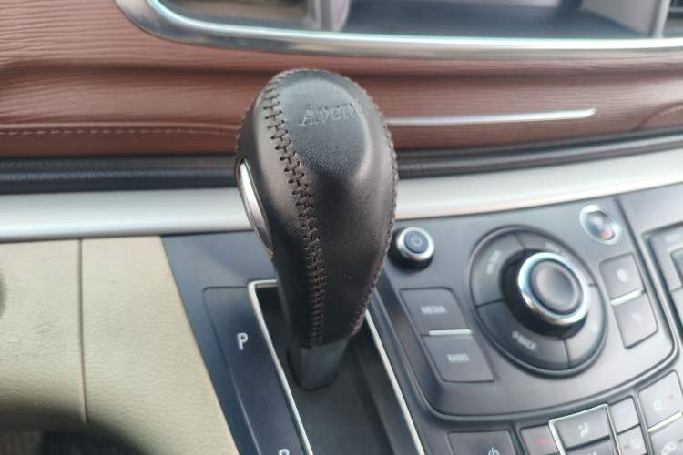 Used Buick GL8 2018 28T Luxury Model China VI Standard Gear Lever