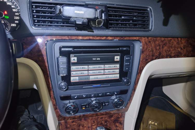 Used Volkswagen Passat 2013 1.8TSI DSG Prestige Edition Audio And AC Panel