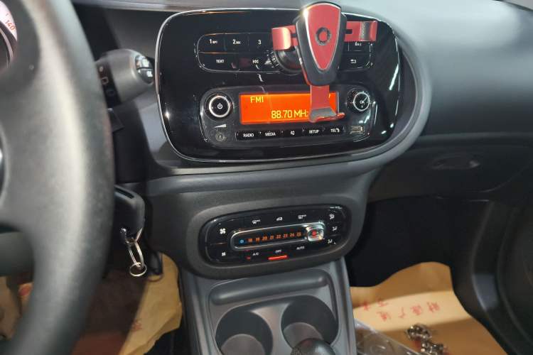 Used smart fortwo 2015 1.0L 52 kW hardtop Dynamic version
