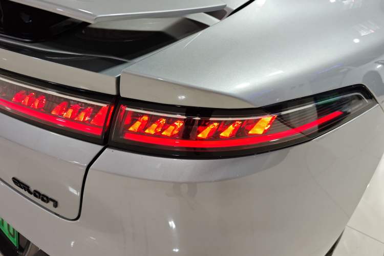 Used Dongfeng eπ eπ007 2024 Pure Electric 540 All-Wheel Drive Max Edition Right Rear Taillight