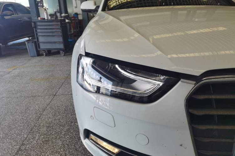 Used Audi A4L 2015 35 TFSI Automatic Comfort Model Right Front Headlight