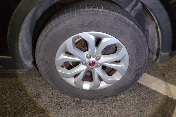 Used Hanteng X7 2016 1.5T Manual Luxury Edition Right Front Wheel Hub