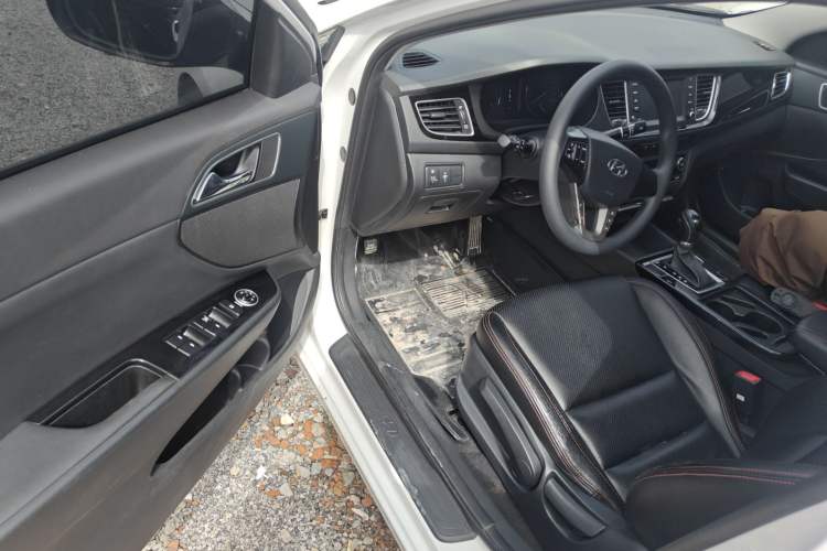 Used Hyundai Mistra 2016 1.8L Automatic Smart GLS
