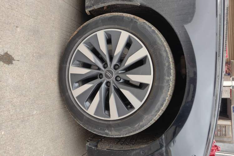 Used Audi A6L 2023 Revised 45 TFSI Prestige Elegant Edition Right Front Wheel Hub