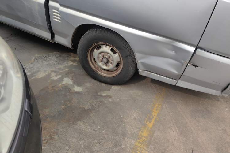 Used Soueast Delica 2008 2.0L Classic Edition Right Front Wheel Hub