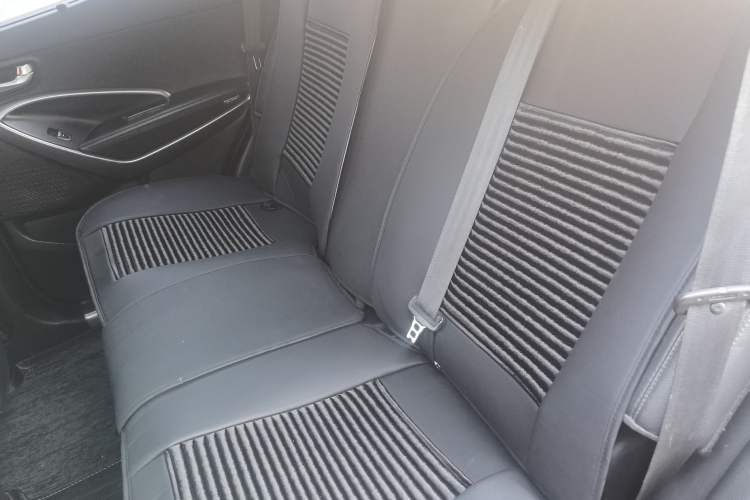 Used Hyundai Santa Fe 2015 2.0T Automatic All-Wheel Drive Smart Version 5 Seats
