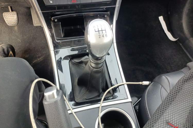 Used Haval H2 2016 Red Label 1.5T Manual Two-Wheel Drive Urban Edition Gear Lever