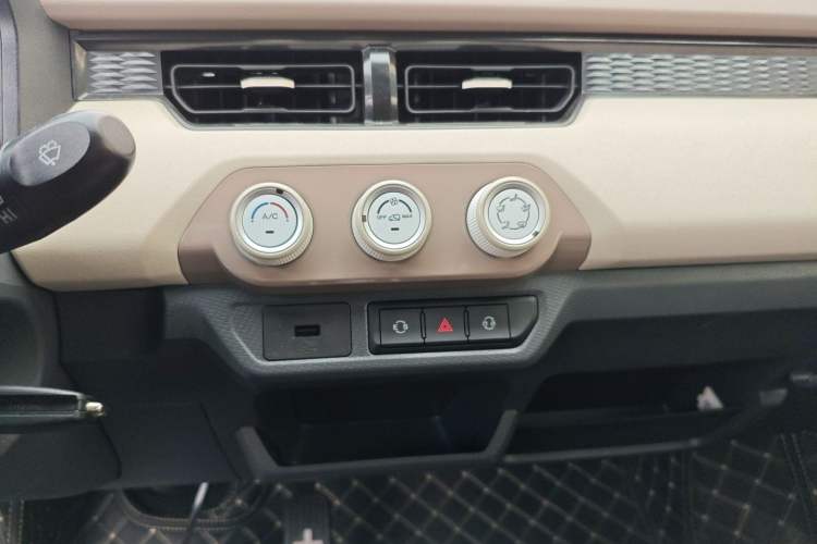 Used Chery QQ Ice Cream 2025 155km Sundae Edition Audio And AC Panel