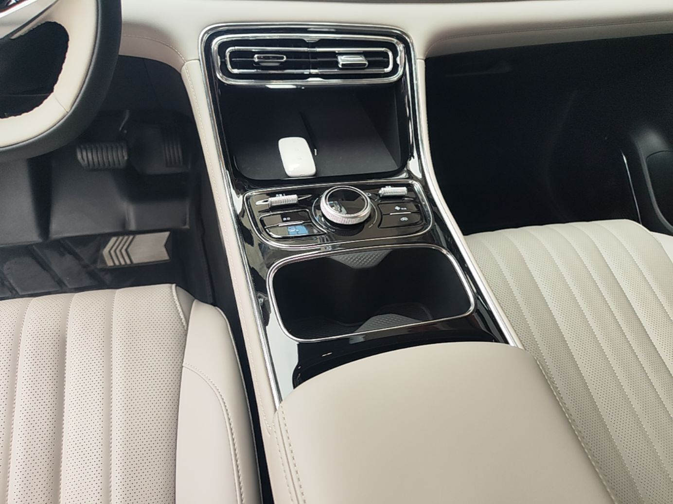 Geely Galaxy Stellar 6 2026 Model 125km Exploration+ Edition — снимка 16