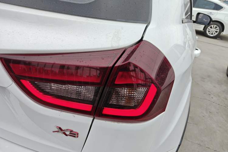 Used Geely Auto Vision X3 2020 1.5L Manual Happiness Edition