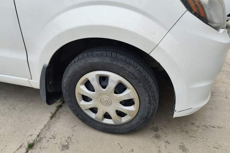 Used BAIC Weiwang M20 2014 1.5L practical type BJ415A Right Front Wheel Hub