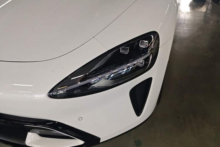 Used Xiaomi Auto SU7 2024 Rear-Drive Ultra-Long Range Advanced Pro-Level Intelligent Driving Version Left Front Headlight