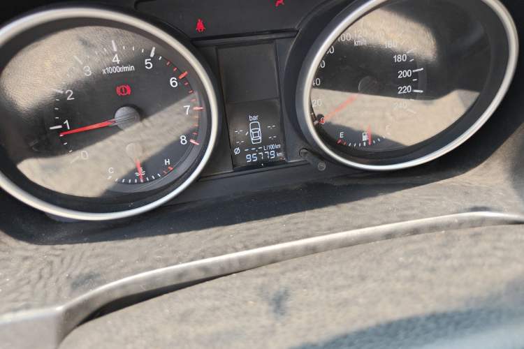 Used Haval H6 2013 Upgraded Model 1.5T Manual Two-Wheel Drive Urban Version Odometer Close Up