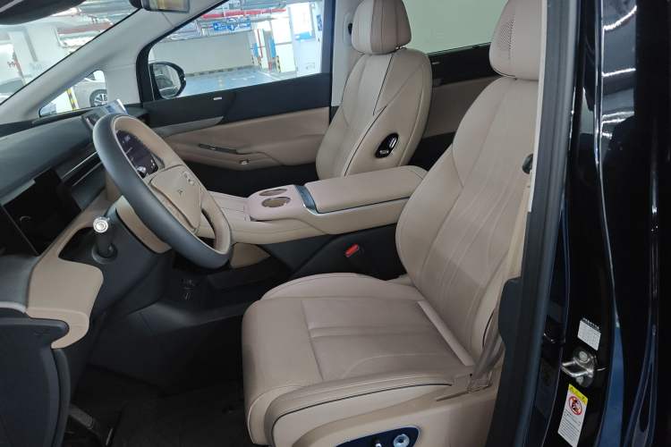 Used XPeng X9 2025 740 Ultra-Long Range Max