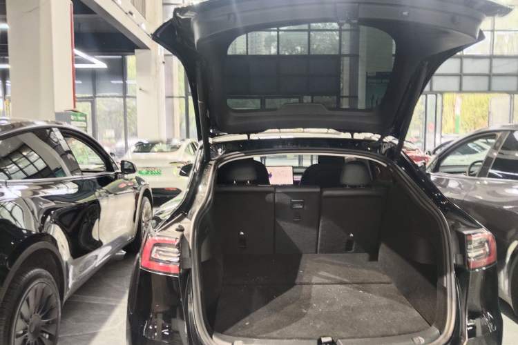 Used Tesla Model Y 2023 Rear-Wheel-Drive Version Trunk