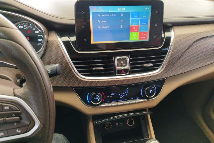 Used Baojun 730 2017 1.8L iAMT Luxury Version 7-Seater
