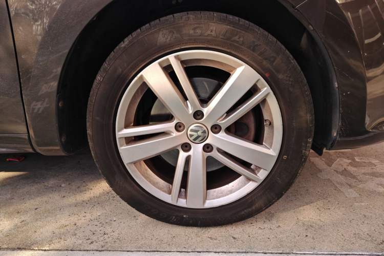 Used Volkswagen Sharan 2016 380TSI Comfort Edition 7-Seater Right Front Wheel Hub