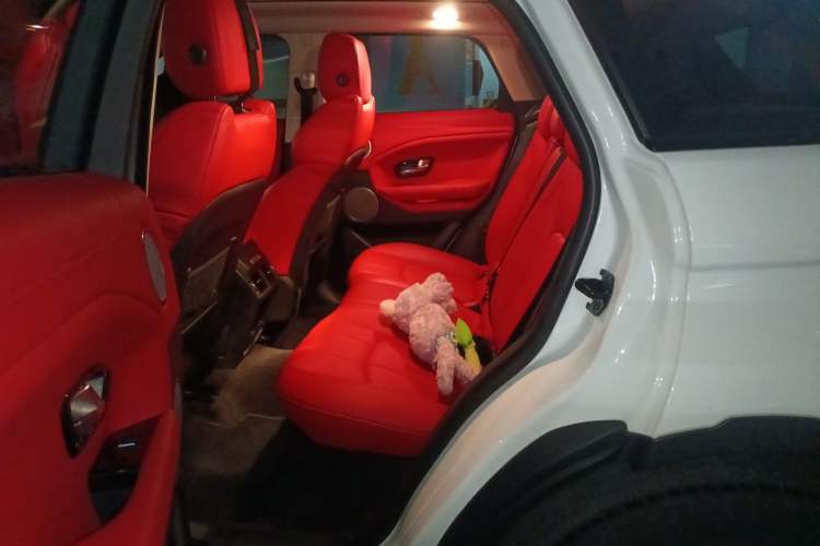 Used Land Rover Range Evoque 2016 2.0T SE PLUS Smart Enjoyment Edition Left Rear Seat