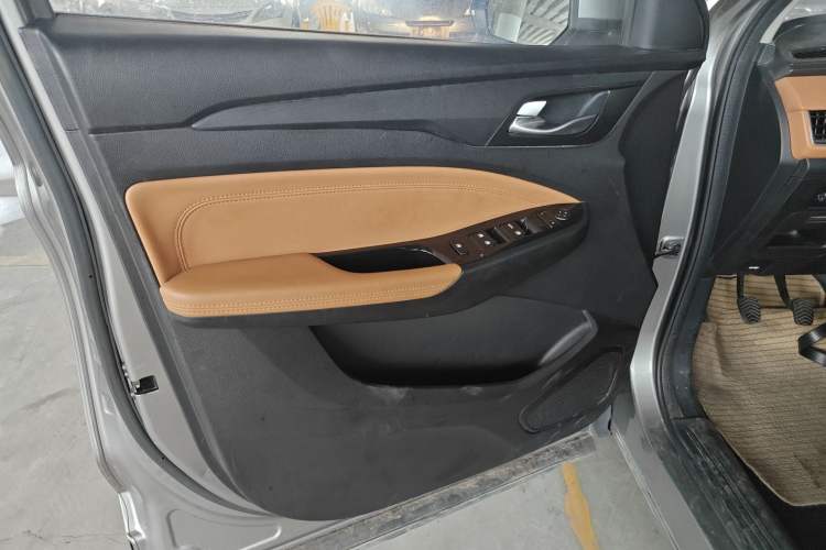 Used Wuling Hongguang S3 2018 1.5L Manual Luxury Model China V Standard