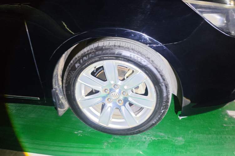 Used Buick LaCrosse 2012 2.4L SIDI Luxury Edition Right Front Wheel Hub