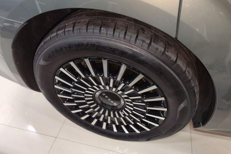 Used Zeekr 009 2024 Six-Seat Executive Version 4WD 108 kWh
