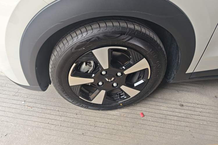 Used Wuling Bingo PLUS 2024 510 km Range 5-Seater Version Left Front Wheel Hub