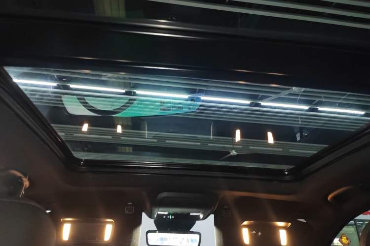 Used Cadillac XT4 2024 28T Two-Wheel-Drive Prestige Version
