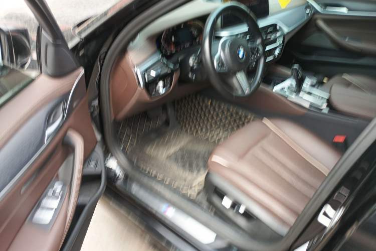 Used BMW 5 Series 2022 530Li Leading Model M Sport Package Driver Seat