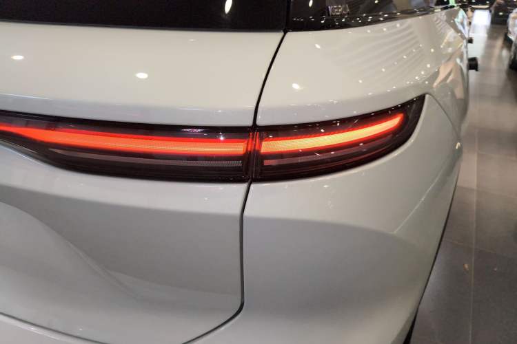 Used Nio ES8 2024 75 kWh Executive Edition Exterior 3