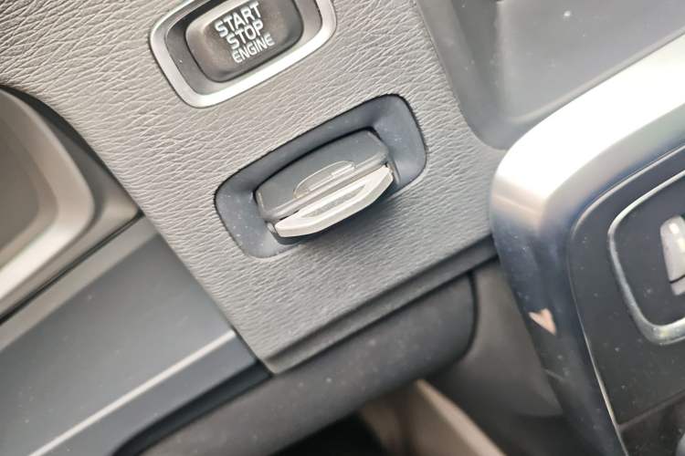 Used Volvo V60 2014 T5 Zhiyi Edition Vehicle Key
