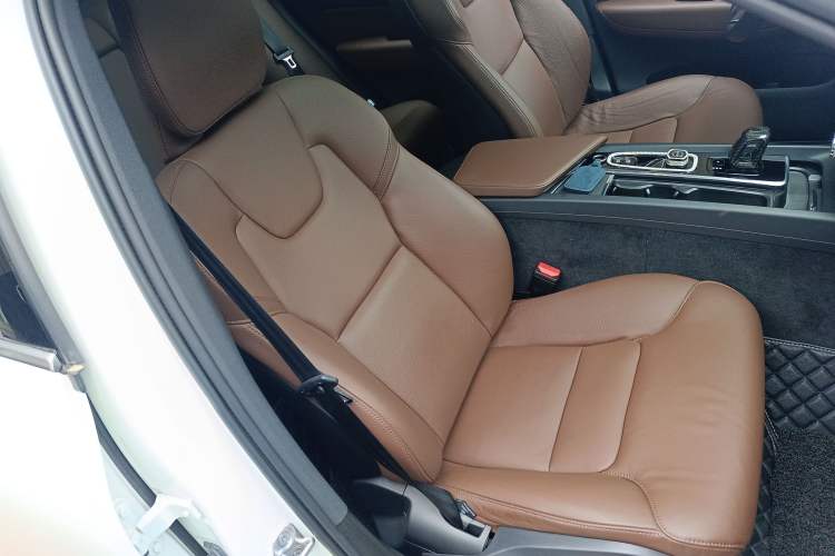 Used Volvo XC60 2023 B5 4x4 Smart Luxury Edition
