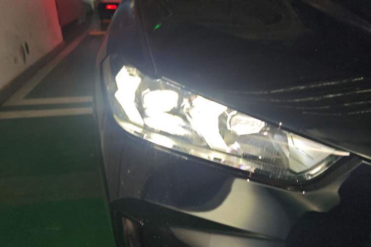 Used BMW X5 2023 xDrive 30Li Luxury M Sport Night Edition Package Right Front Headlight