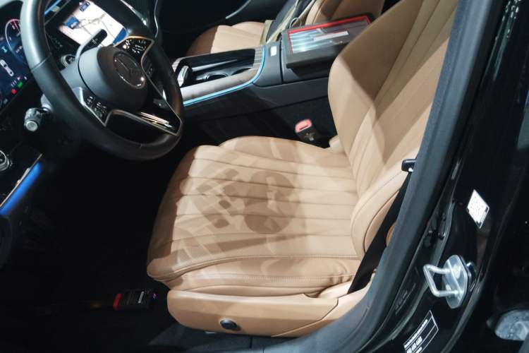 Used Mercedes-Benz E-Class New Energy 2024 E 350 e L Plug-in Hybrid Sedan
