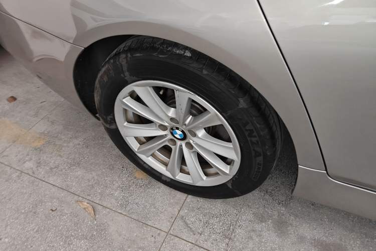 Used BMW 5 Series 2014 520Li Elegant Model
