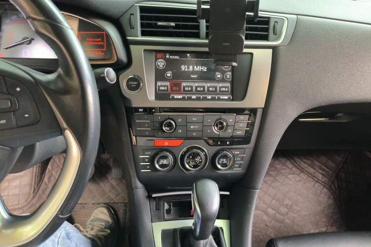 Used DS 5LS 2014 1.6T Luxury Edition THP160