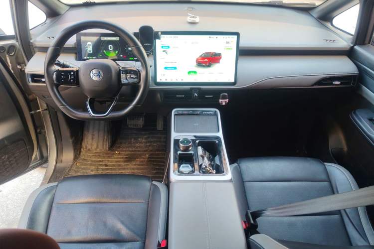 Used Hycan Z03 2022 620 km Range Trendy Cool Version 160 kW 76.8 kWh