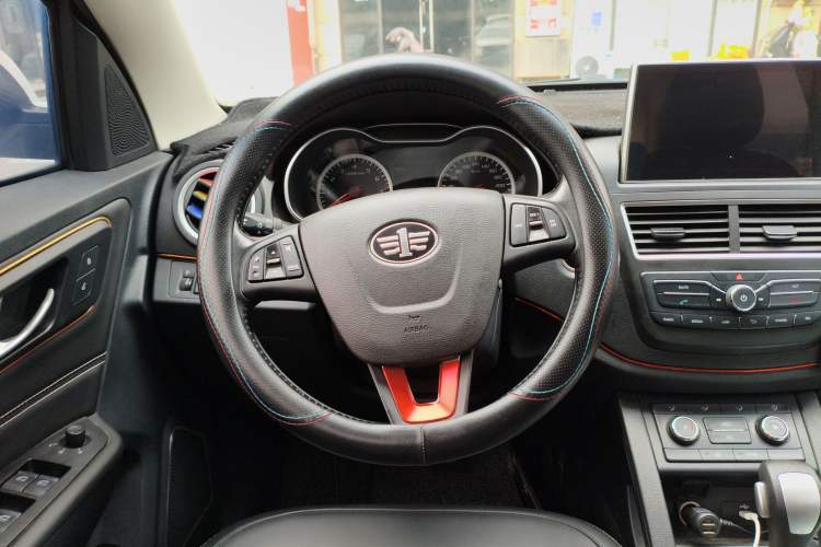 Used Bestune X40 2018 Internet Celebrity Edition 1.6L Automatic Luxury Version Steering Wheel