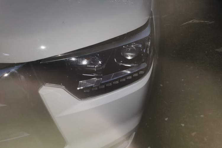 Used JAC T8 2018 2.0T Diesel Two-Wheel Drive Prestige Version Big Double HFC4DB2-1D1
