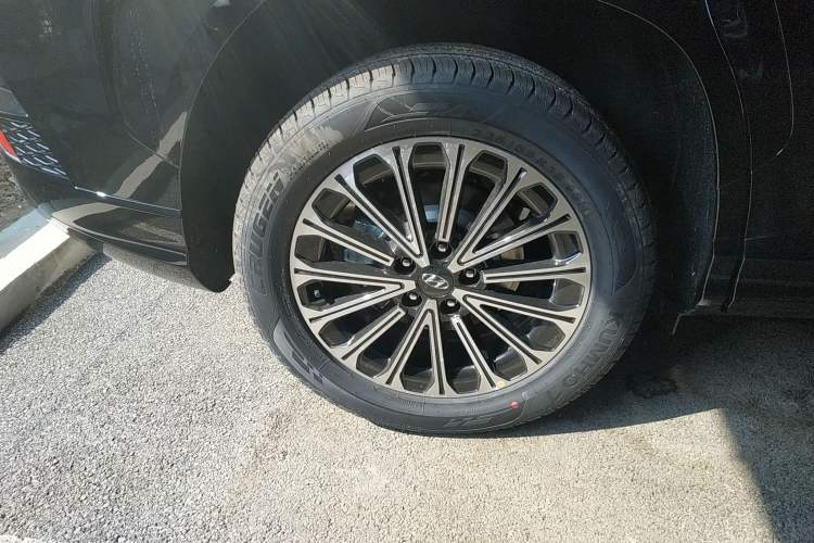 Used Hyundai Custo 2024 270TGDi LUX Prestige Edition
