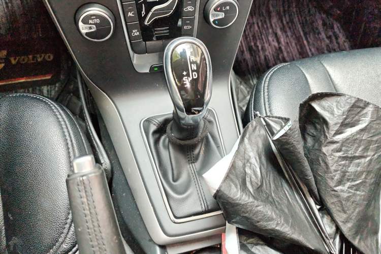 Used Volvo V40 2016 T3 Zhiyi Edition