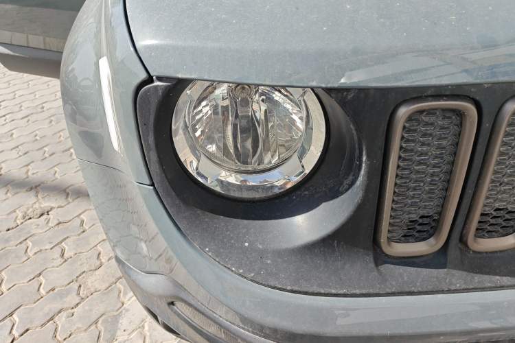 Used Jeep Renegade 2016 2.0L Automatic Four-Wheel Drive 75th Anniversary Tribute Edition Right Front Headlight