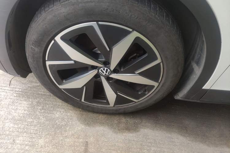 Used Volkswagen ID.4 CROZZ 2022 Long-Range Lite PRO Edition Left Front Wheel Hub