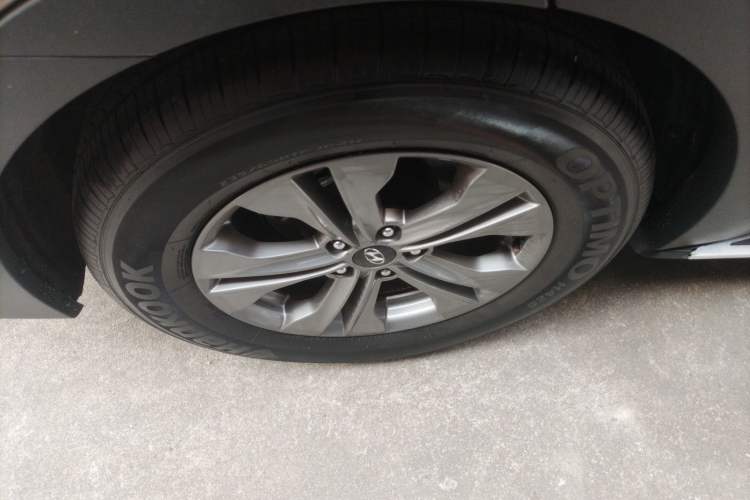 Used Hyundai Santa Fe 2013 2.4L Automatic Two-Wheel Drive Smart Version
