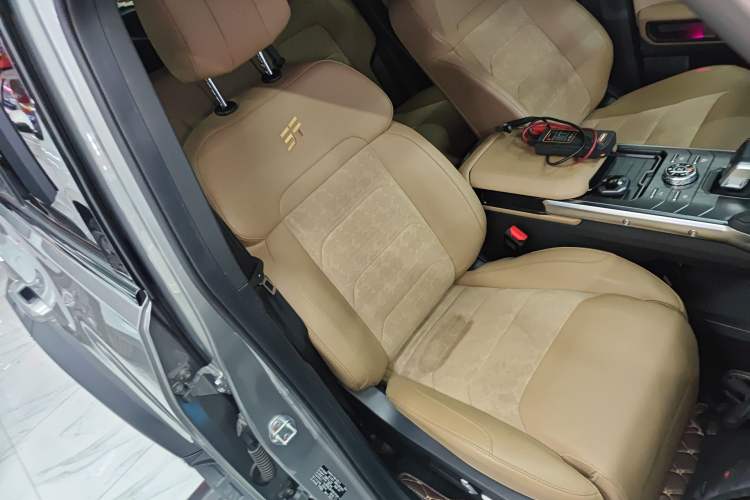 Used JETOUR Traveler 2023 2.0T All-Wheel Drive CrossPRO+ Right Front Seat