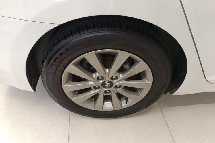 Used Hyundai Mistra 2014 1.8L Automatic Smart GLS Right Rear Wheel Hub