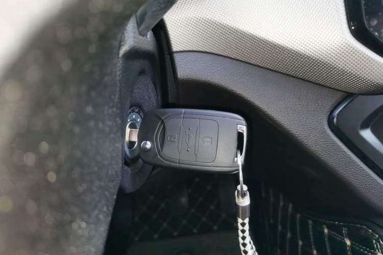 Used Wuling Hongguang 2021 1.5L Facelifted S Comfort Version with Electric Power Steering LAR Vehicle Key